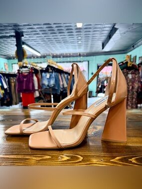 Steve Madden Nude Tan Square-Toe Block Heel Sandals
